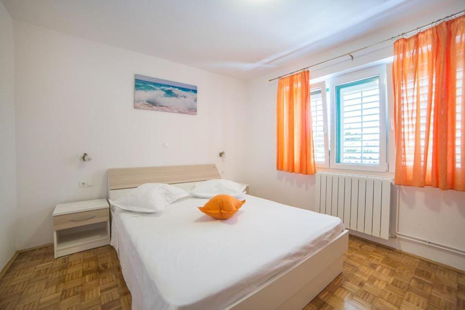 Apartmani Stipan Brela Exterior foto