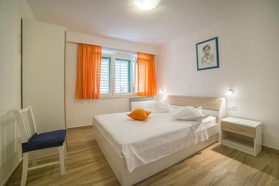 Apartmani Stipan Brela Exterior foto