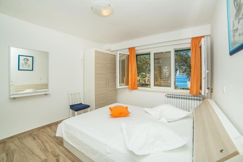 Apartmani Stipan Brela Exterior foto