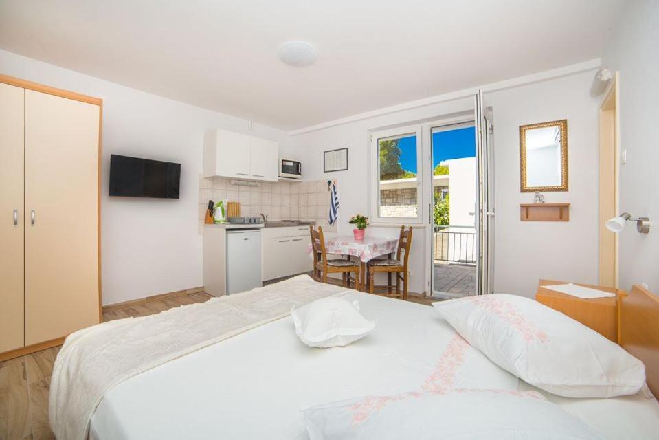 Apartmani Stipan Brela Exterior foto