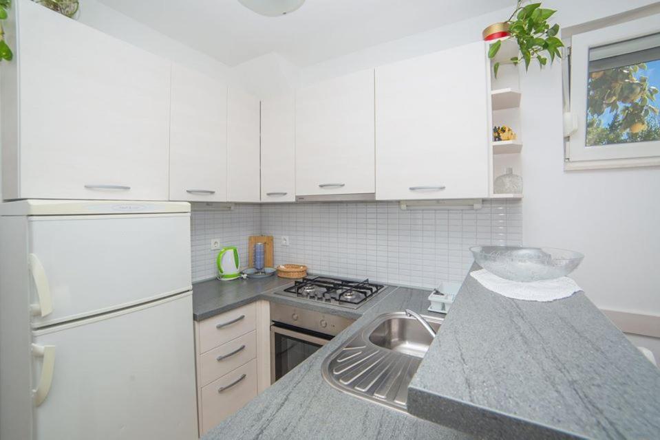 Apartmani Stipan Brela Exterior foto