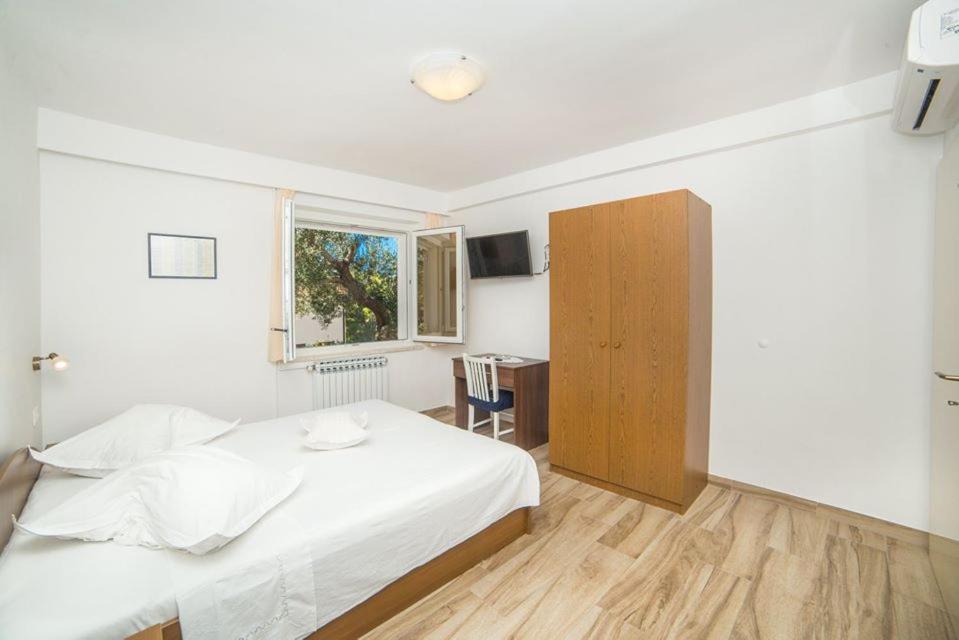 Apartmani Stipan Brela Exterior foto