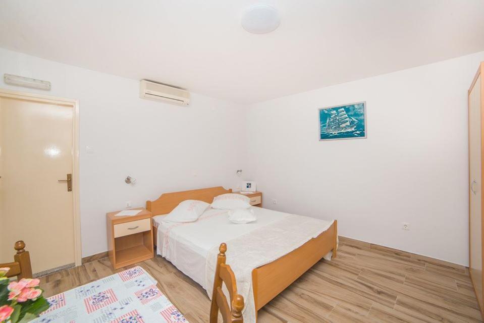 Apartmani Stipan Brela Exterior foto